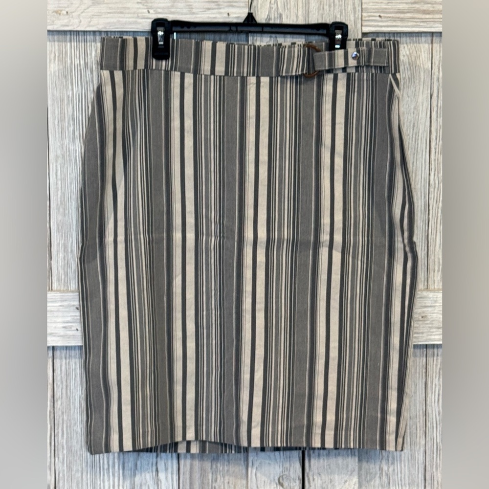 Love Scarlet Women’s striped Skirt sz 1X NWOT does have stretch no pockets